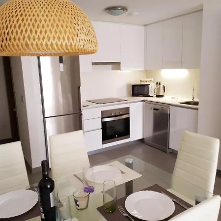 Apartment 2 Bedrooms And Terrace *